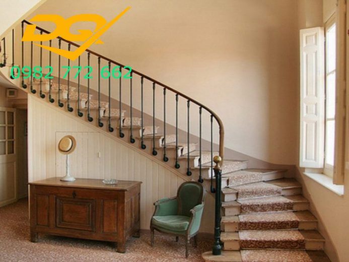 Vintage-Home-Ideas-with-Simple-Stairs-Design-and-Nice-Carpet-800x640-693x520
