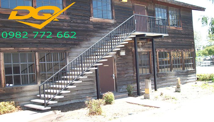exterior-decoration-outdoor-stair-rails-with-nice-do-it-yourself-outdoor-stair-railing-for-barn-home-decor-outdoor-stair-railing-with-awesome-wood-and-metal-materials-design